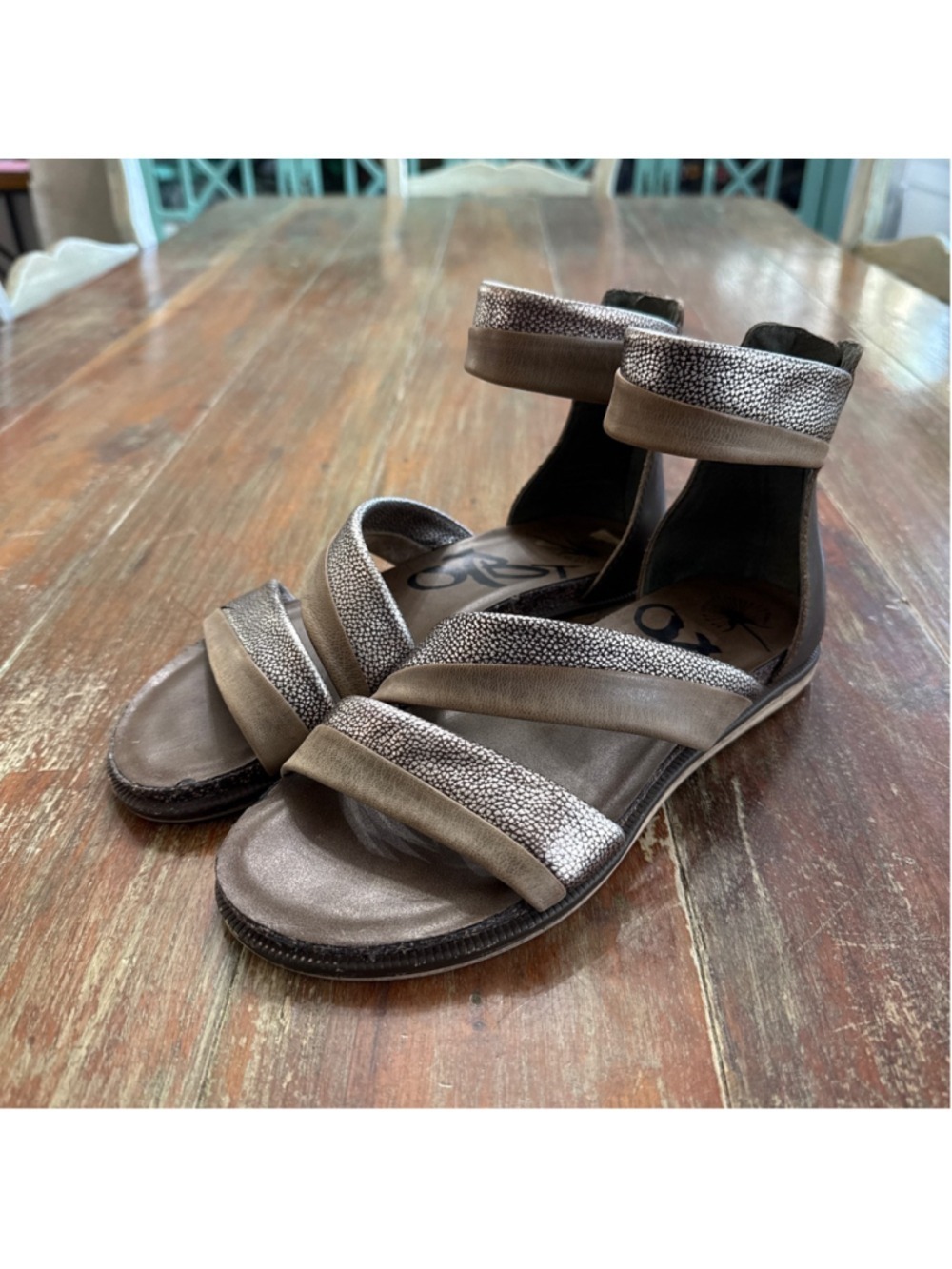 OTBT Souvenir Gladiator Ankle Wrap Sandals Silver Taupe Leather Zip 7.5